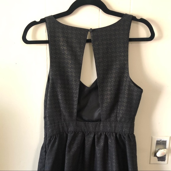 LBD 🖤 - Picture 3 of 4